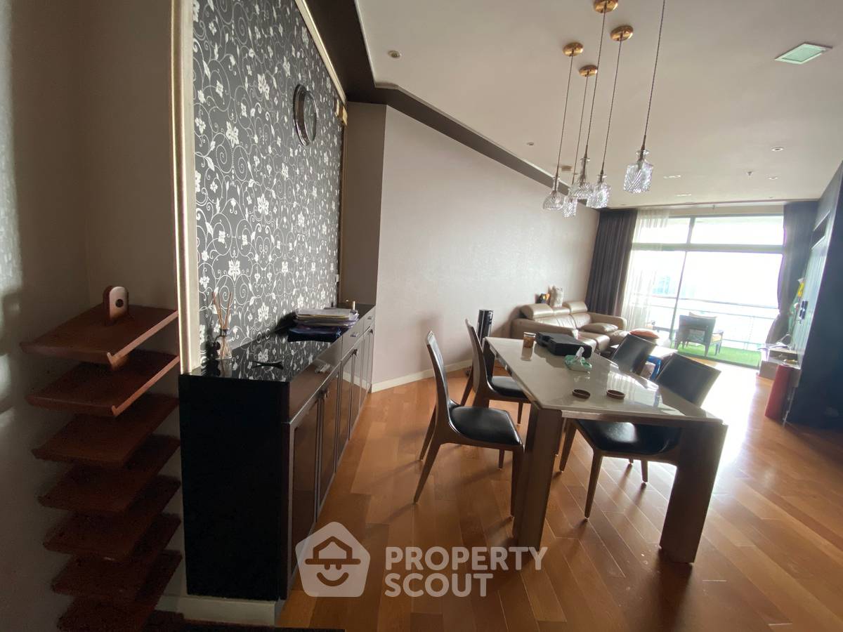picture 3-BR Condo at Chatrium Riverside Condominium near BTS Saphan Taksin (ID 590938) - 4/19