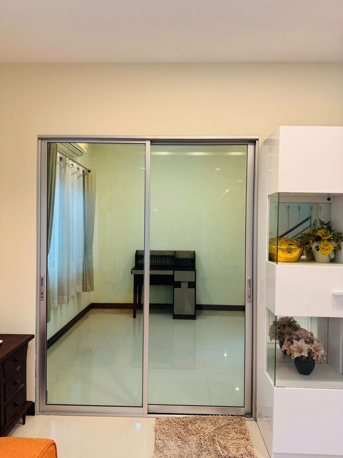 picture Two storey house for rent with 3 bedrooms,3 toilets and 1 kitchen.  - 8/16