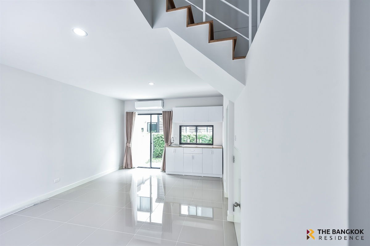 รูป  Baan Klang Muang Ratchaphruek–Sathorn 🏡 ทาวน์โฮม 3 ชั้น ฟังก์ชันครบ พร้อมอยู่ ใกล้สาทร-พระราม 3  - รูปที่ 7/10