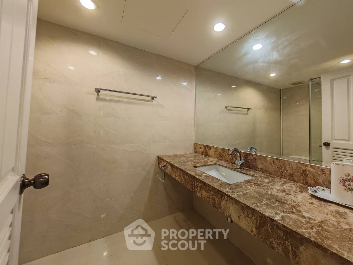 picture 2-BR Condo at La Maison Ruamrudee near BTS Phloen Chit (ID 2357130) - 20/21