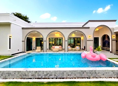 Houses for sale Bang Lamung Chonburi : Big discounted, last unit pool villa near Mabprachan Lake