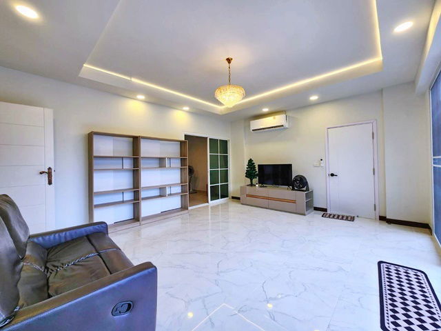 picture oneOonemarket 600m. Ekkachai 96-104 Makro BangBon 1.7km. 2-story Mansion for rent 120sqwa. 4-7bed Eq - 2/8
