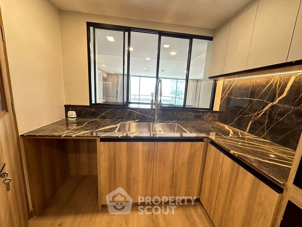 picture 3-BR Condo at Somkid Gardens Condominium near BTS Chit Lom (ID 2358175) - 7/19
