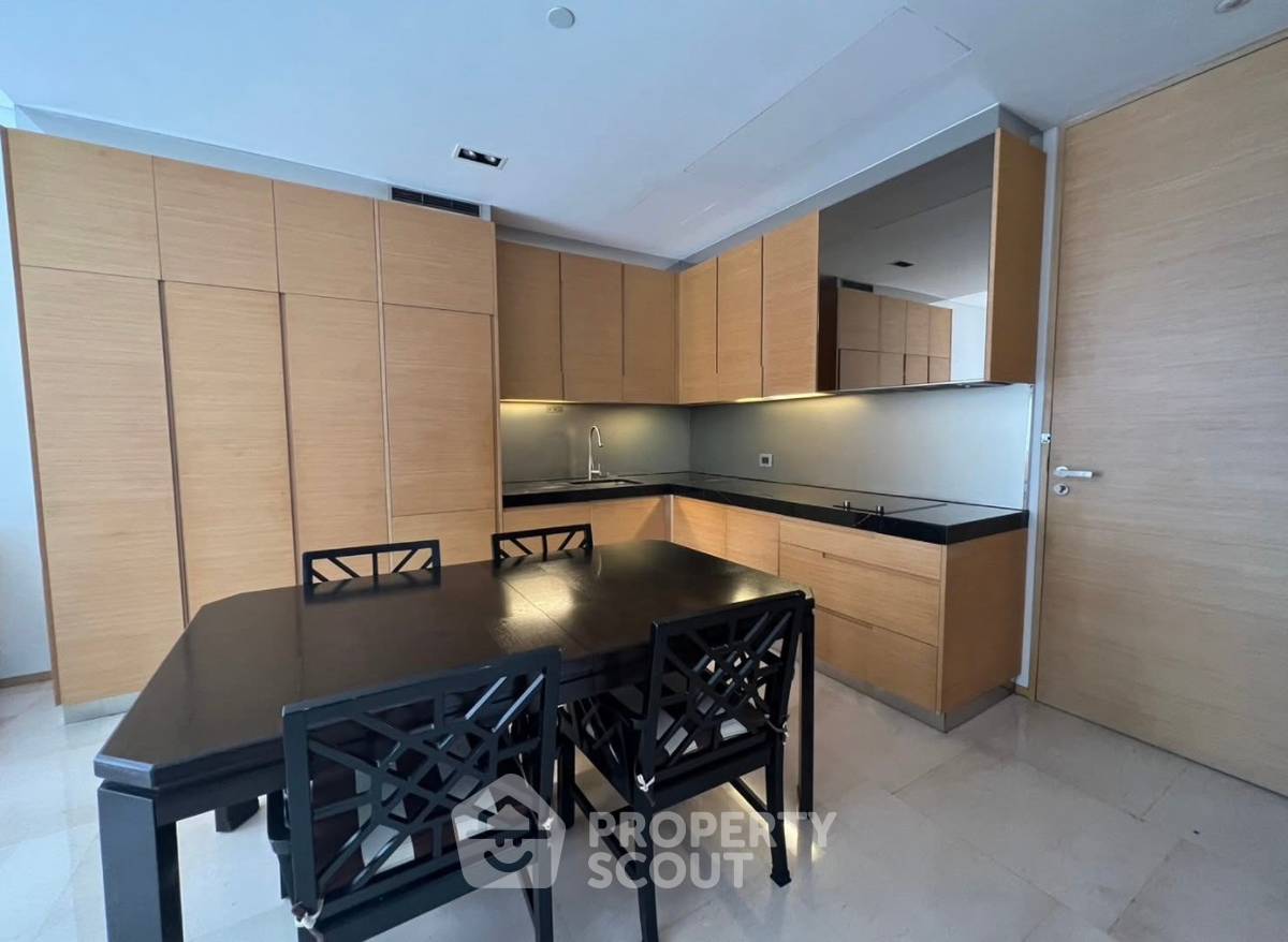 รูป คอนโด 1-ห้องนอน ที่ ศาลาแดง เรสซิเด้นซ์ คอนโดมิเนียม ใกล้ MRT สีลม (ID 2356414) - รูปที่ 8/10