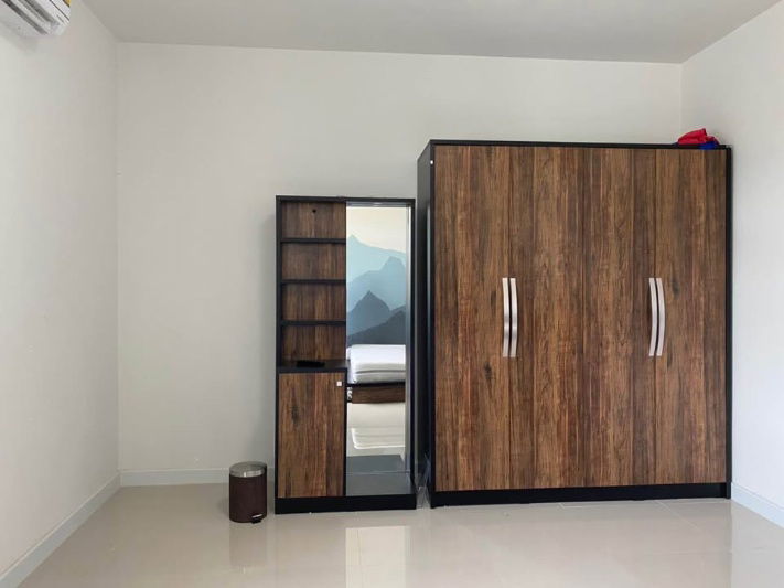 picture Two-story office building for rent with 2 bedrooms,2 toilets and 1 kitchen.  - 9/14