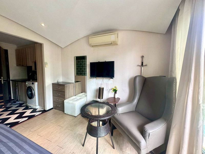 picture For Rent Venetian Condo Studio Room - 4/8