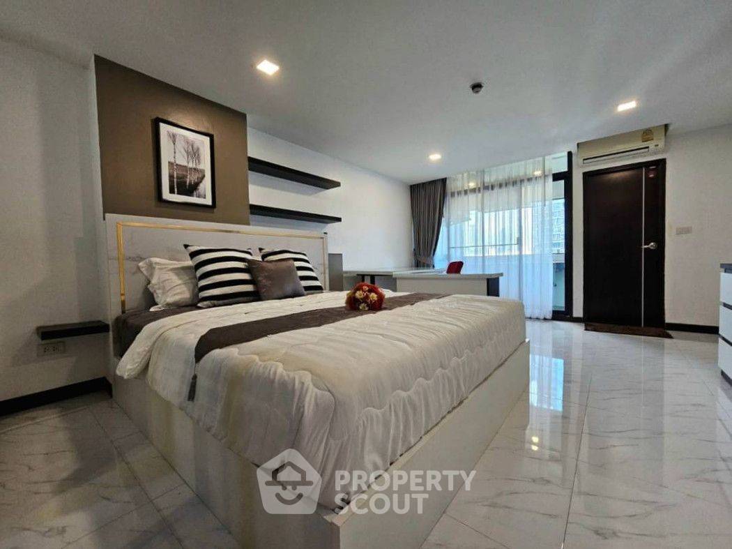 picture 1-BR Condo at I.T.F. Silom Palace Condominium near BTS Chong Nonsi (ID 2358515) - 7/12