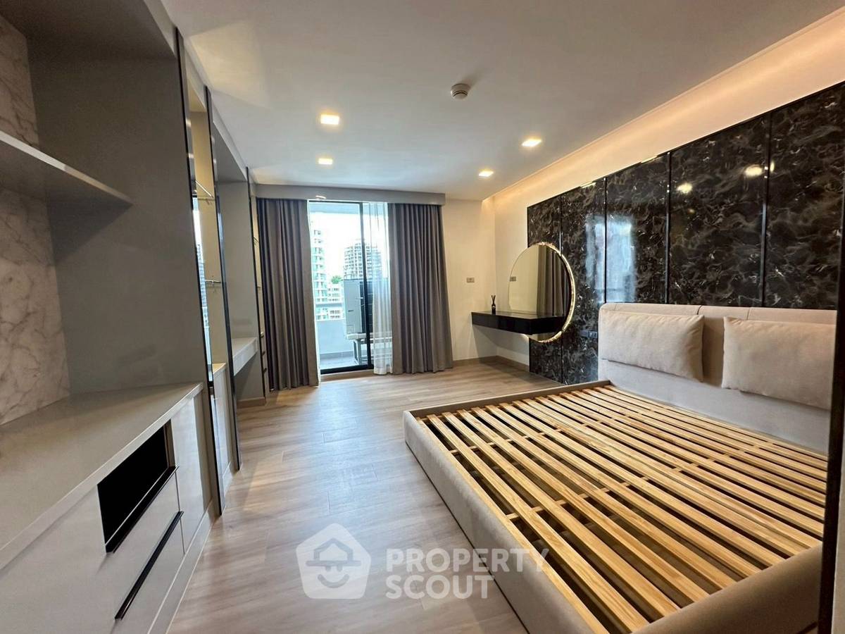 picture 3-BR Condo at Somkid Gardens Condominium near BTS Chit Lom (ID 2358175) - 12/19