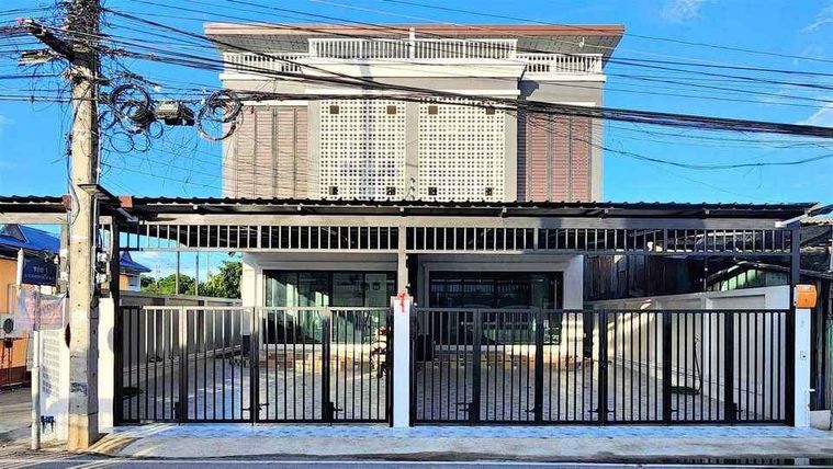 ให้เช่าบ้านเแฝดสองชั้น  3 ห้องนอน 3 ห้องน้ำ   2 ห้องครัว 2 ที่จอดรถ