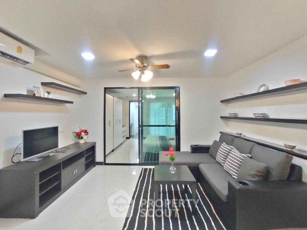 picture 1-BR Condo at I.T.F. Silom Palace Condominium near BTS Chong Nonsi (ID 2358466) - 5/13