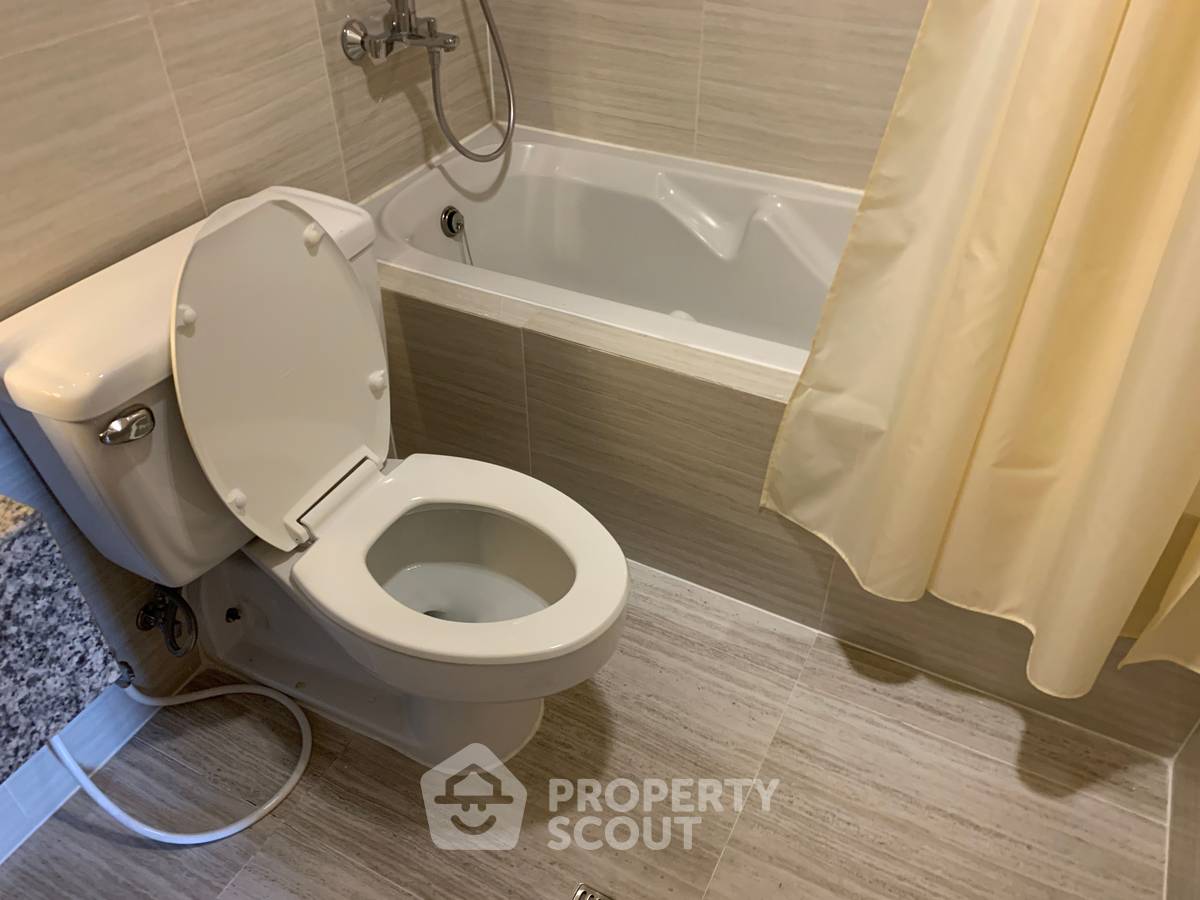 picture 4-BR Condo at Bangkok Garden in Chong Nonsi (ID 511298) - 17/18