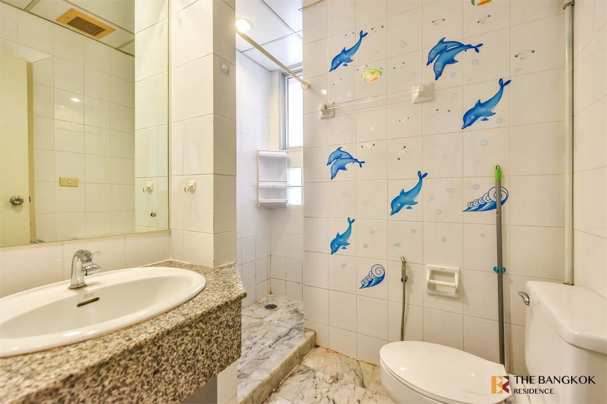 picture Surrounded by Facilities Pathumwan Resort near Airport Rail Link Phaya Thai Station - 6/10