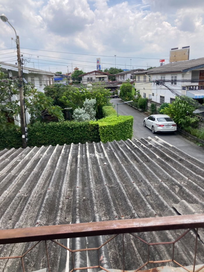 รูป ขายด่วนบ้านเดี่ยว 2 ชั้น เหมาะสำหรับนักลงทุน รามอินทรา 34แยก 13(บ้านมุม)  4 นอน  2น   ใกล้ถนนใหญ่-ทางด่วน- BTS สีชมพูและสีเทา(อนาคต)  ราคา 3.2 ล้าน  - รูปที่ 17/18
