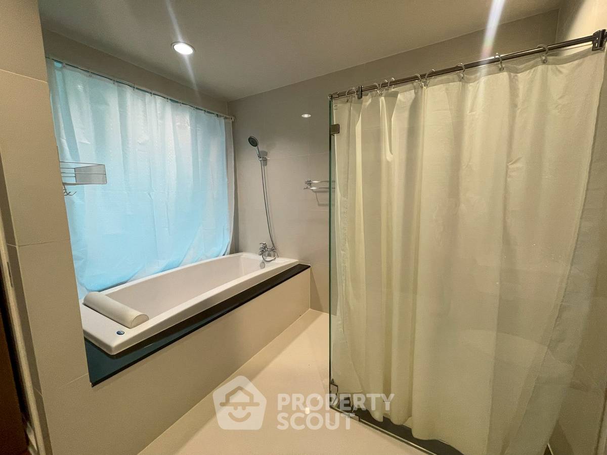 picture 1-BR Condo at The Address Chidlom near BTS Chit Lom (ID 2359706) - 8/9