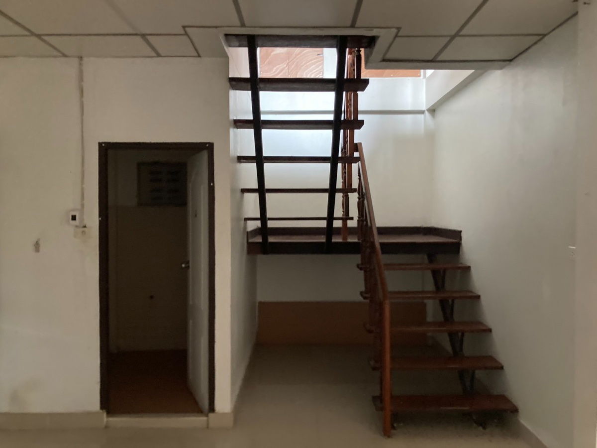 รูป ขายด่วนบ้านเดี่ยว 2 ชั้น เหมาะสำหรับนักลงทุน รามอินทรา 34แยก 13(บ้านมุม)  4 นอน  2น   ใกล้ถนนใหญ่-ทางด่วน- BTS สีชมพูและสีเทา(อนาคต)  ราคา 3.2 ล้าน  - รูปที่ 9/18