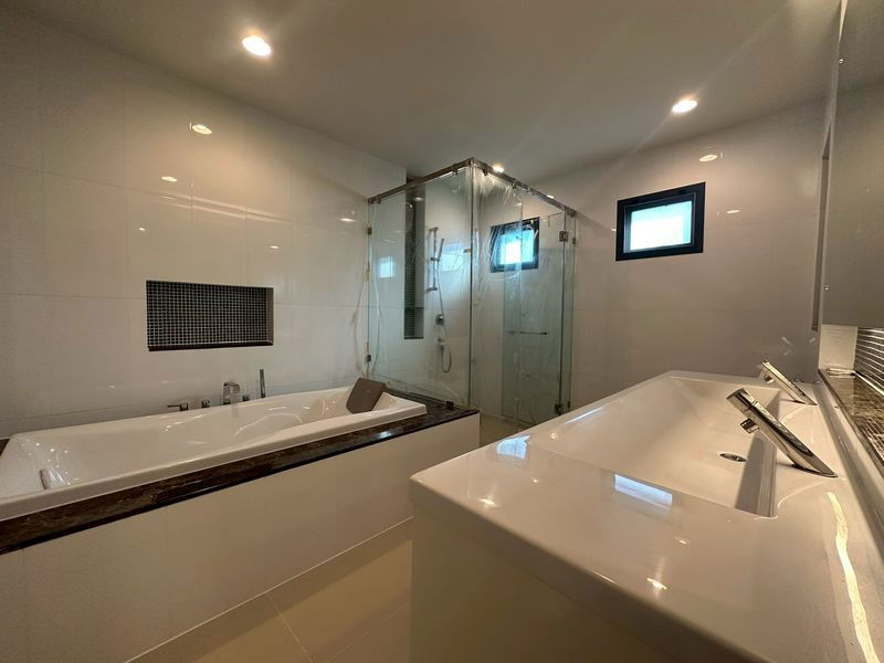 picture For Rent – Luxury Single House @ Setthasiri Krungthep Kreetha 1 | 4 Bed, 4 Bath + Maid Room | Fully Furnished - 16/17