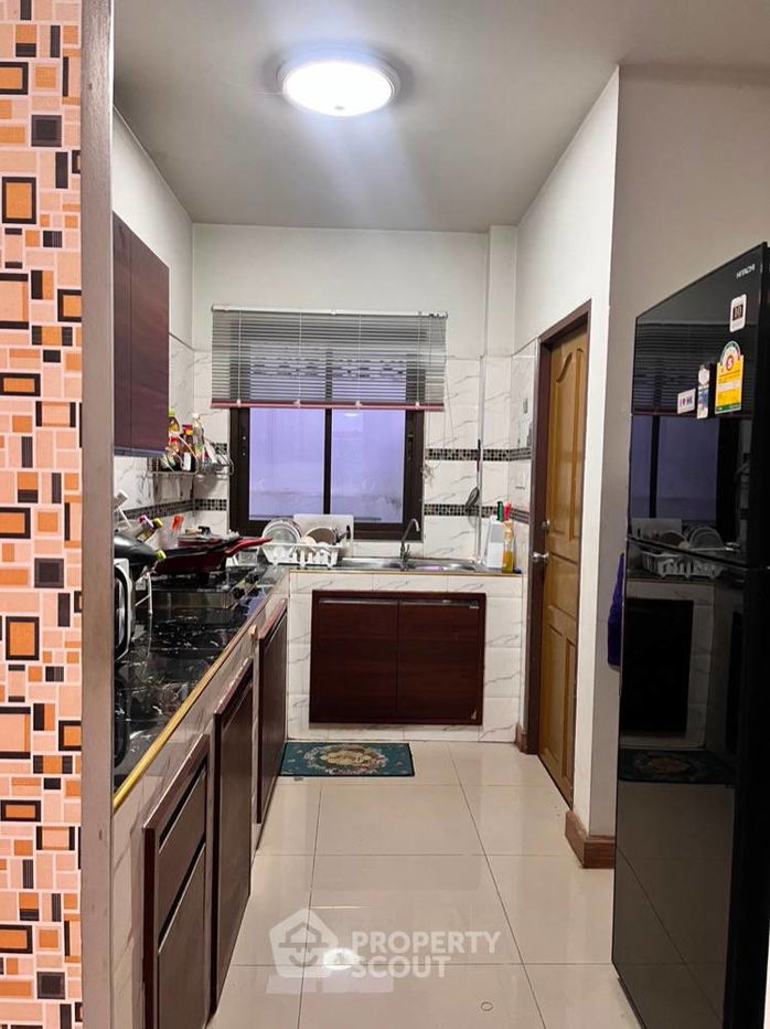 picture 3-BR House in Surasak (ID 1019422) - 2/4