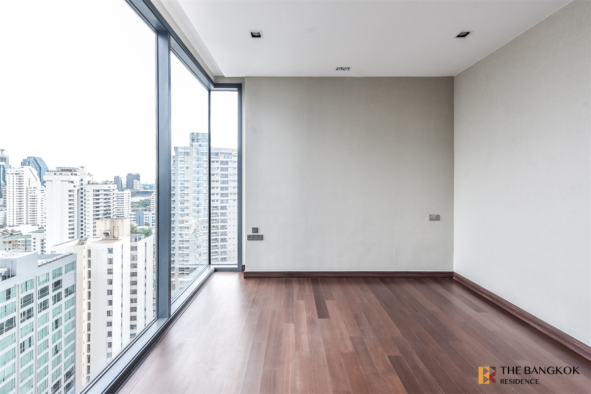 picture The Privilege of Luxury in an Economic Hub Location Q1 Sukhumvit near BTS Nana - 4/10