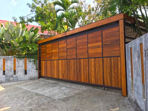 ให้เช่าบ้านเดี่ยวสองชั้นทรงไทย  3 ห้องนอน  4 ห้องน้ำ  1 ห้องครัว