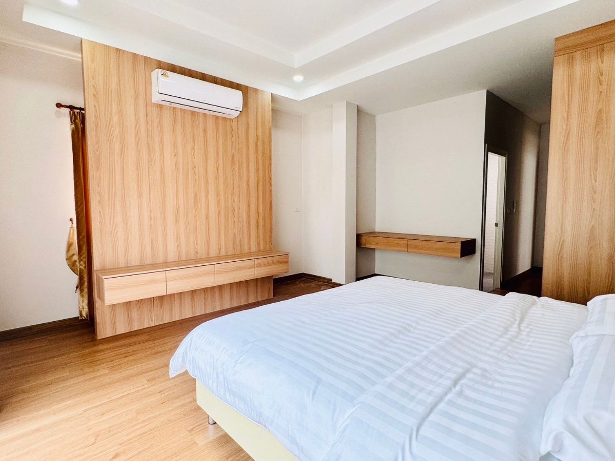 รูป ให้เช่าบ้าน Pool Villa  2 ชั้น   4 ห้องนอน 5 ห้องน้ำ 1 ห้องรับแขก 1 ห้องครัว   - รูปที่ 21/35