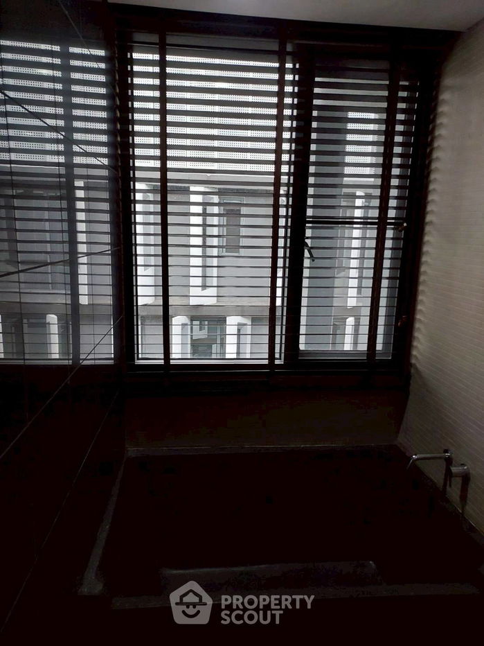 picture 2-BR Condo at Siamese Gioia near MRT Phetchaburi (ID 2359453) - 9/16