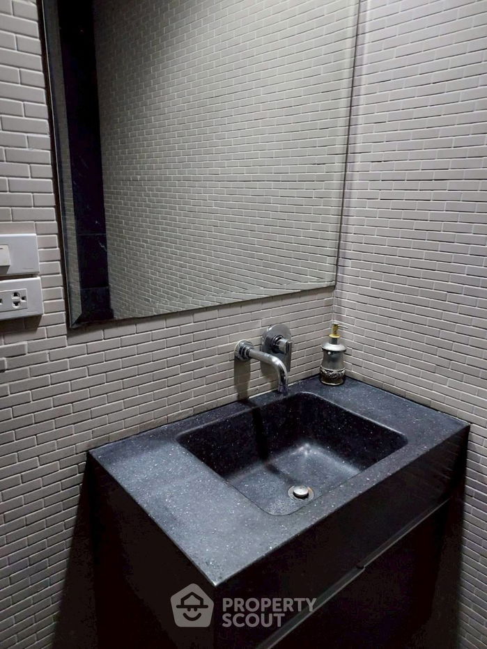 picture 2-BR Condo at Siamese Gioia near MRT Phetchaburi (ID 2359453) - 3/16