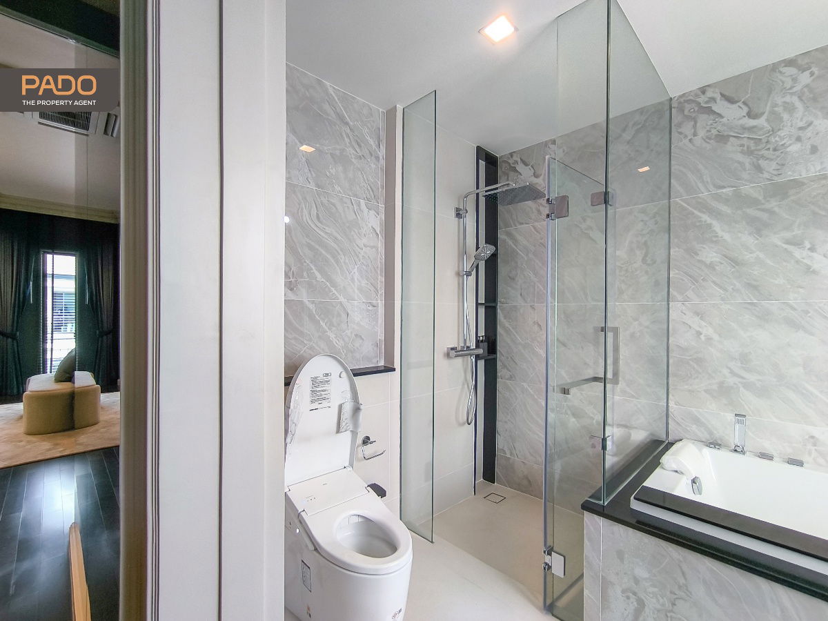 picture Luxury Fully Furnished Show Home for Sale | Grand Bangkok Boulevard Krungthep Kritha — 5 Bed, 6 Bath, 5 Parking, 2 Maid’s R - 27/35