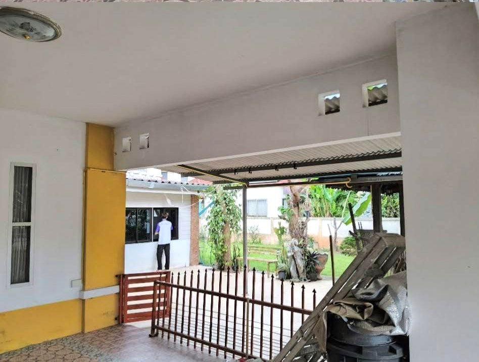 picture  Two storey house for rent with 4 bedrooms,3 toilets and 1 kitchen.  - 30/32