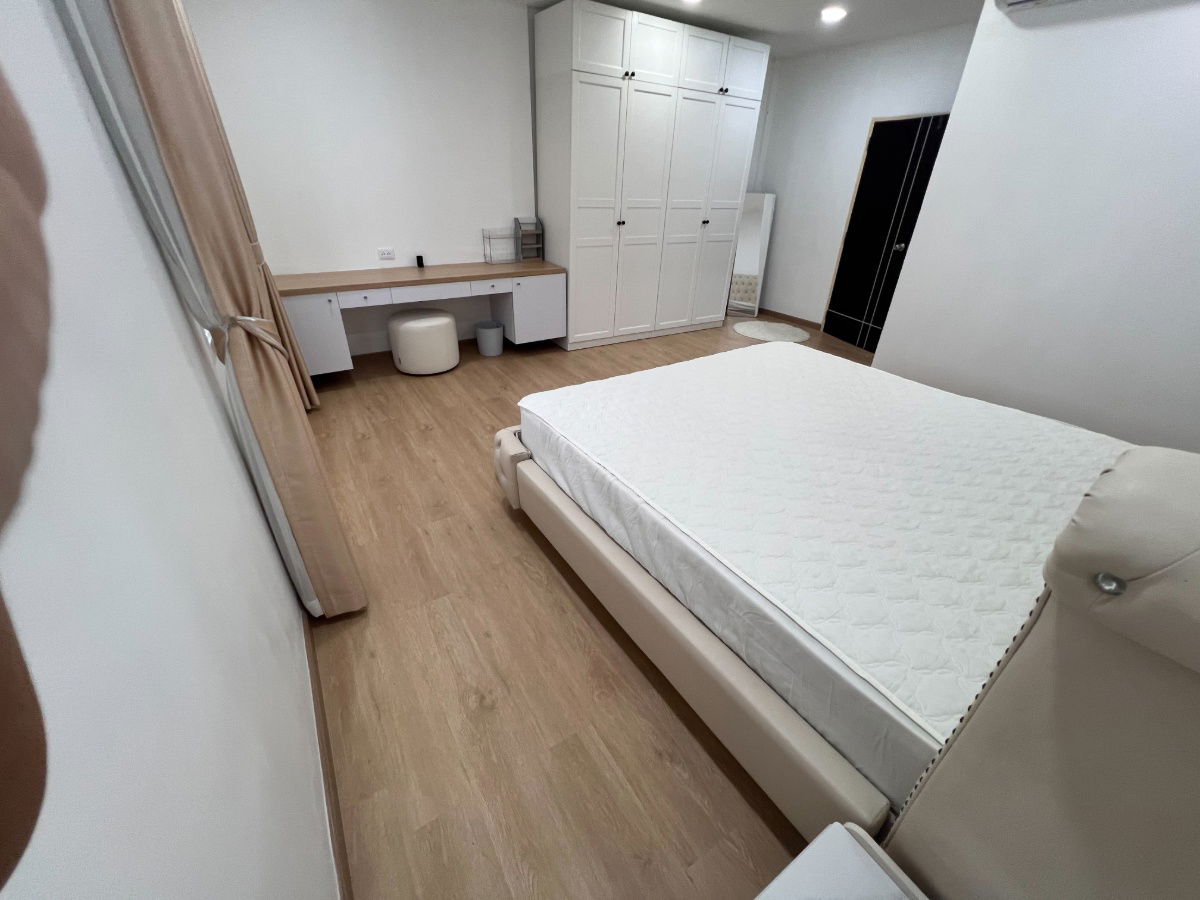 picture WS4977 [For rent] Townhome, Soi Pracharat Bamphen 15 💰 Rent 40,000 baht/month 🚇 MRT Huai Khwang - 16/18