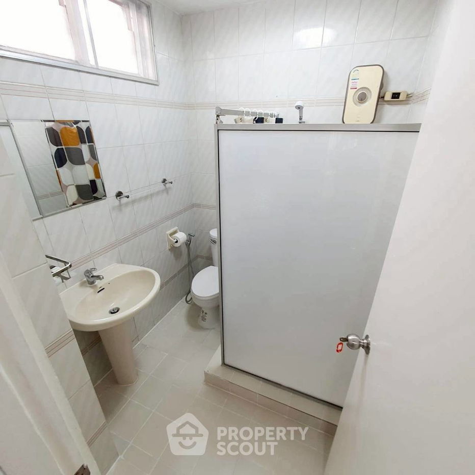 picture 3-BR Condo at The Heritage Condominium near BTS Nana (ID 2359326) - 4/10