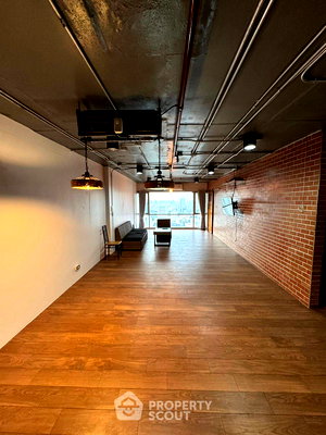 คอนโดให้เช่า : คอนโด 2-ห้องนอน ที่ สุขุมวิท สวีท คอนโดมิเนียม ใกล้ BTS นานา (ID 2349515)