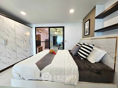 1-BR Condo at I.T.F. Silom Palace Condominium near BTS Chong Nonsi (ID 2358515)
