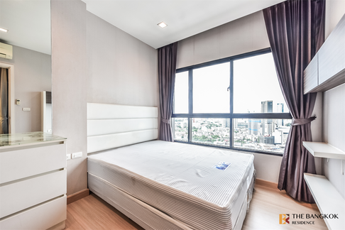 Ideal City Living at a Great Price Urbano Absolute Sathon-Taksin near BTS Krung Thonburi
