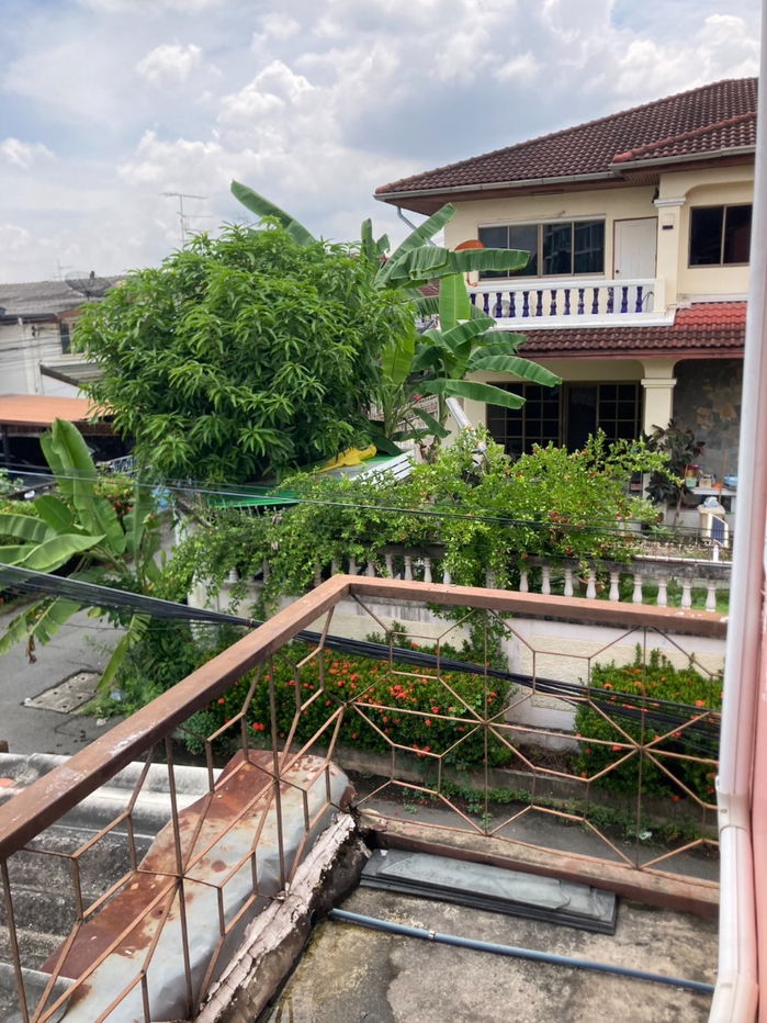 รูป ขายด่วนบ้านเดี่ยว 2 ชั้น เหมาะสำหรับนักลงทุน รามอินทรา 34แยก 13(บ้านมุม)  4 นอน  2น   ใกล้ถนนใหญ่-ทางด่วน- BTS สีชมพูและสีเทา(อนาคต)  ราคา 3.2 ล้าน  - รูปที่ 16/18