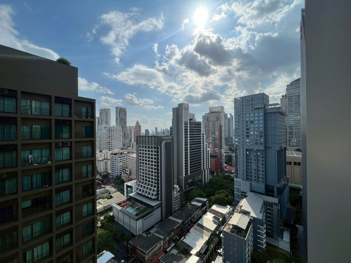 picture Estelle Prompong Special UNIT with Sky garden view - 1/14