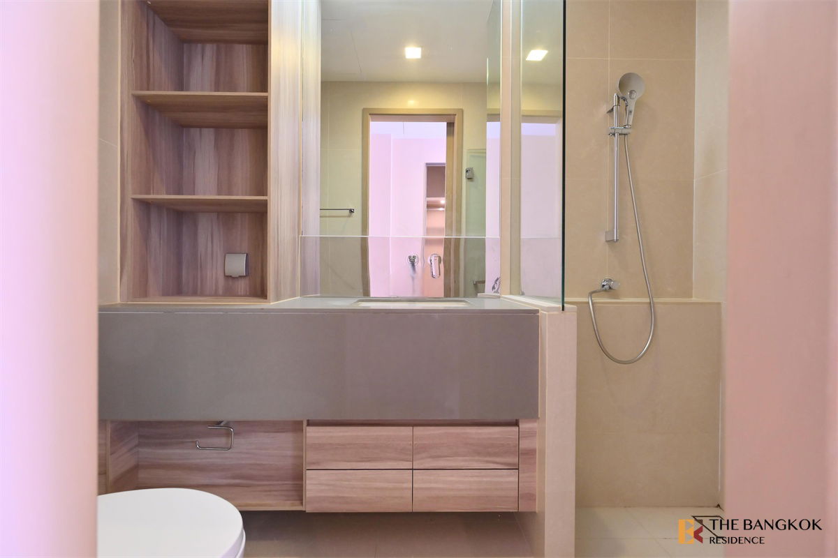 picture The Esse Asoke  - Best price 28,000 bath / month,1B1B size 37 sqm, available ( Line ID: loft.w or phone: 0842824246)  - 7/11