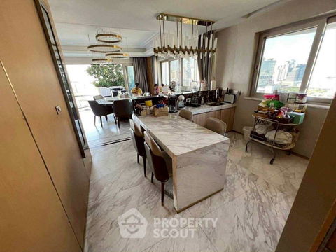 3-BR Condo at Le Raffine Sukhumvit 24 Condominium near BTS Phrom Phong (ID 2359689)