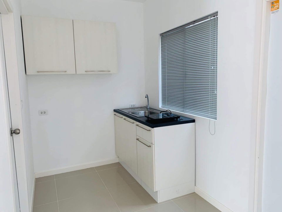 picture Two-Storey Townhouse for rent with 3 bedrooms and 2 bathrooms. - 12/14