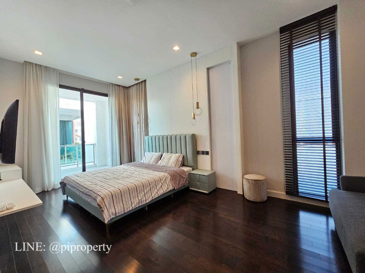 picture Fully furnished. Modern luxury single house for rent in The Gentry Phatthanakan. 4Bedroom + 5Bathroom + 3 Car parking.  - 52/67