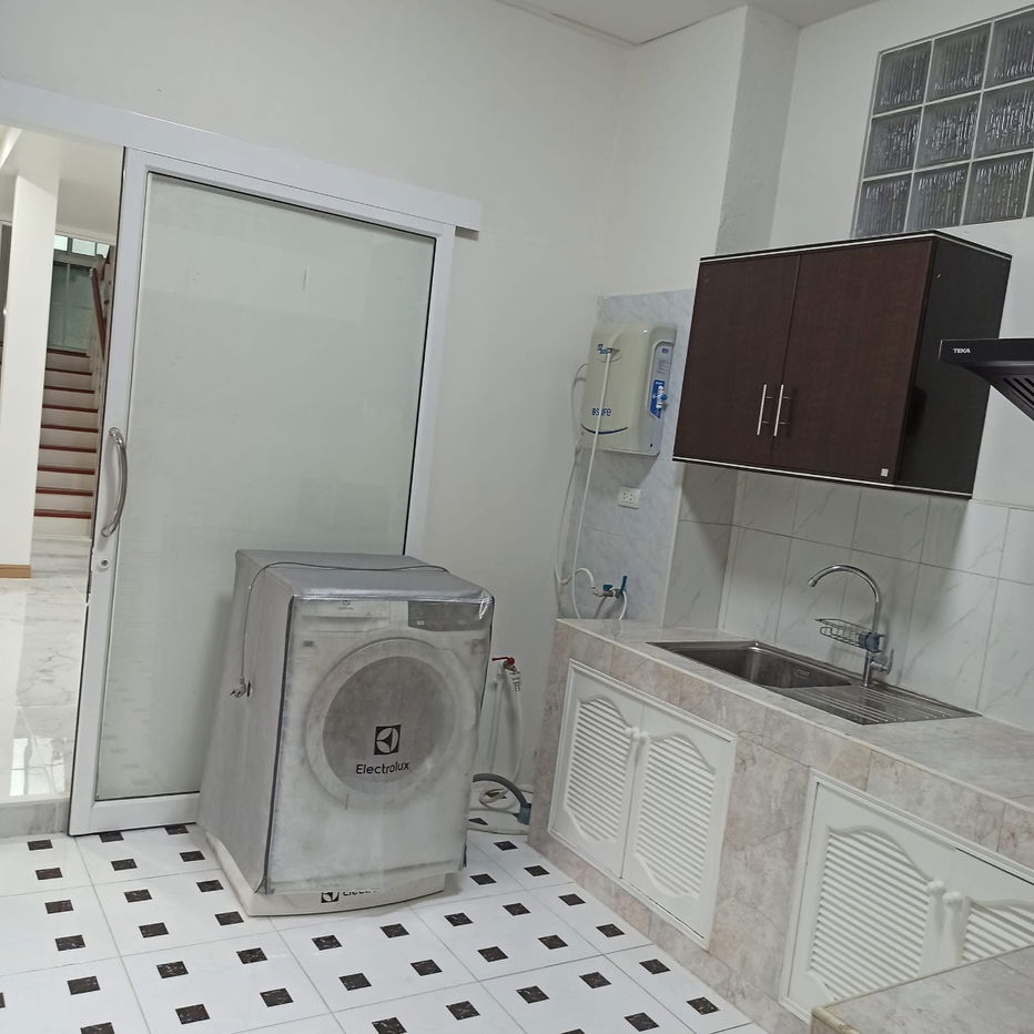 picture For rent, for rent, townhome, Lad Phrao Village 84, cheap price, near Ram Intra Expressway. Interested? Line: @951qfbfi - 14/18