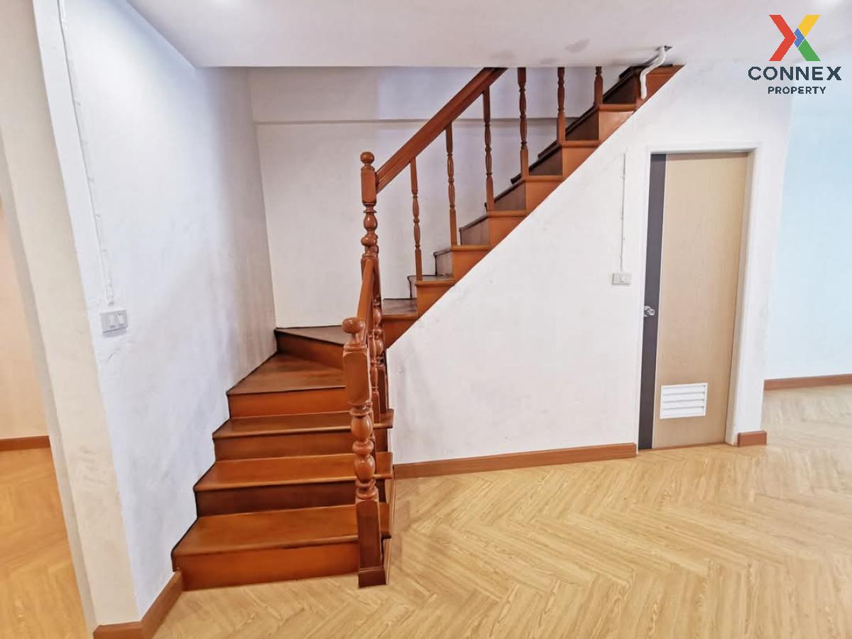 รูป ขายทาวน์เฮ้าส์/ทาวน์โฮม  พงษ์ศิริชัย 1 รีโนเวทใหม่ อ้อมน้อย กระทุ่มแบน สมุทรสาคร CX-117137 ✅ ทักไลน์ @connexproperty ตอบทันที ทีมงานมืออาชีพ ✅  - รูปที่ 4/12