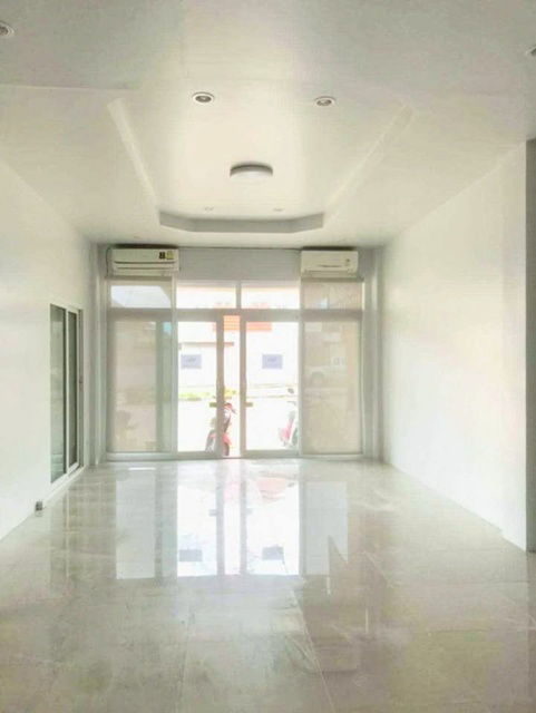 picture Kasetsart University Sriracha 1 km. 2 bed Laem Chabang Hospital 1.3km.2.5-story commercial building - 2/8