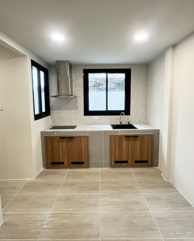 picture S491 [For Sale] New Townhome Sukhumvit 101/1 🚆 BTS Suan Luang Rama 9 💰 From 4.45 million baht, now only 4.39 million baht. - 7/13