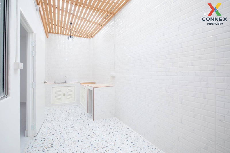 Townhouses for sale : For Sale Townhouse/Townhome , Baanpruksa 63 Bang Kredee – Pathum thani , newly renovated , Bang Kadi , Mueang Pathum Thani , Pathum Thani , CX-112417 ✅ Live chat with us ADD LINE @connexproperty ✅