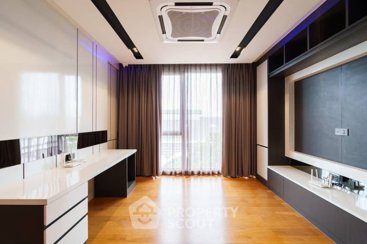 picture 4-BR House at The Urban Reserve Rama 9-Motorway near ARL Hua Mak (ID 2317521) - 19/47