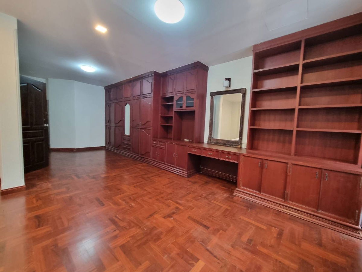 picture Townhome for rent Ekkamai Villa Village, 4-story townhome, Soi Ekkamai 26 and 28 - 8/21