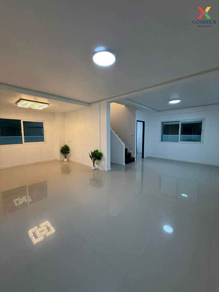 รูป ขายบ้าน  ศุภาลัย วิลล์ วงแหวน - พระราม 2 รีโนเวทใหม่ พันท้ายนรสิงห์ เมืองสมุทรสาคร สมุทรสาคร CX-132977 ✅ ทักไลน์ @connexproperty ตอบทันที ทีมงานมืออาชีพ ✅  - รูปที่ 3/12