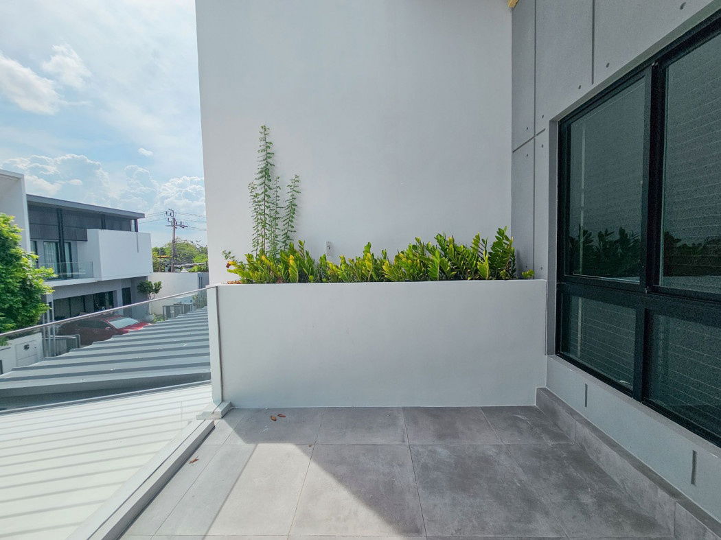 รูป ให้ เช่า ทาวน์โฮม เพิ่งรีโนเวทใหม่ VIVE Bangna KM.7 225 ตรม 40 ตรว - รูปที่ 11/12