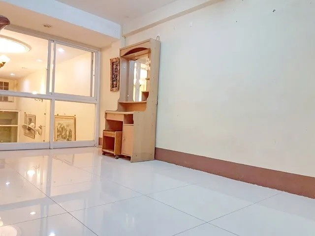 picture O-Eh Fresh Market 500m.Wutthakat BTS Station. 3.7km.For rent 3-story commercial building 17sqw. - 5/8