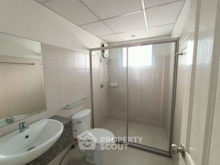 picture 2-BR Condo at Supalai Park Kaset near BTS Kasetsart University (ID 2361653) - 10/10